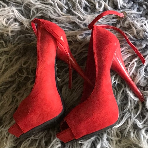 Red Sexy Shoes 💃🏽💃🏽🌸🌺 - Picture 2 of 4
